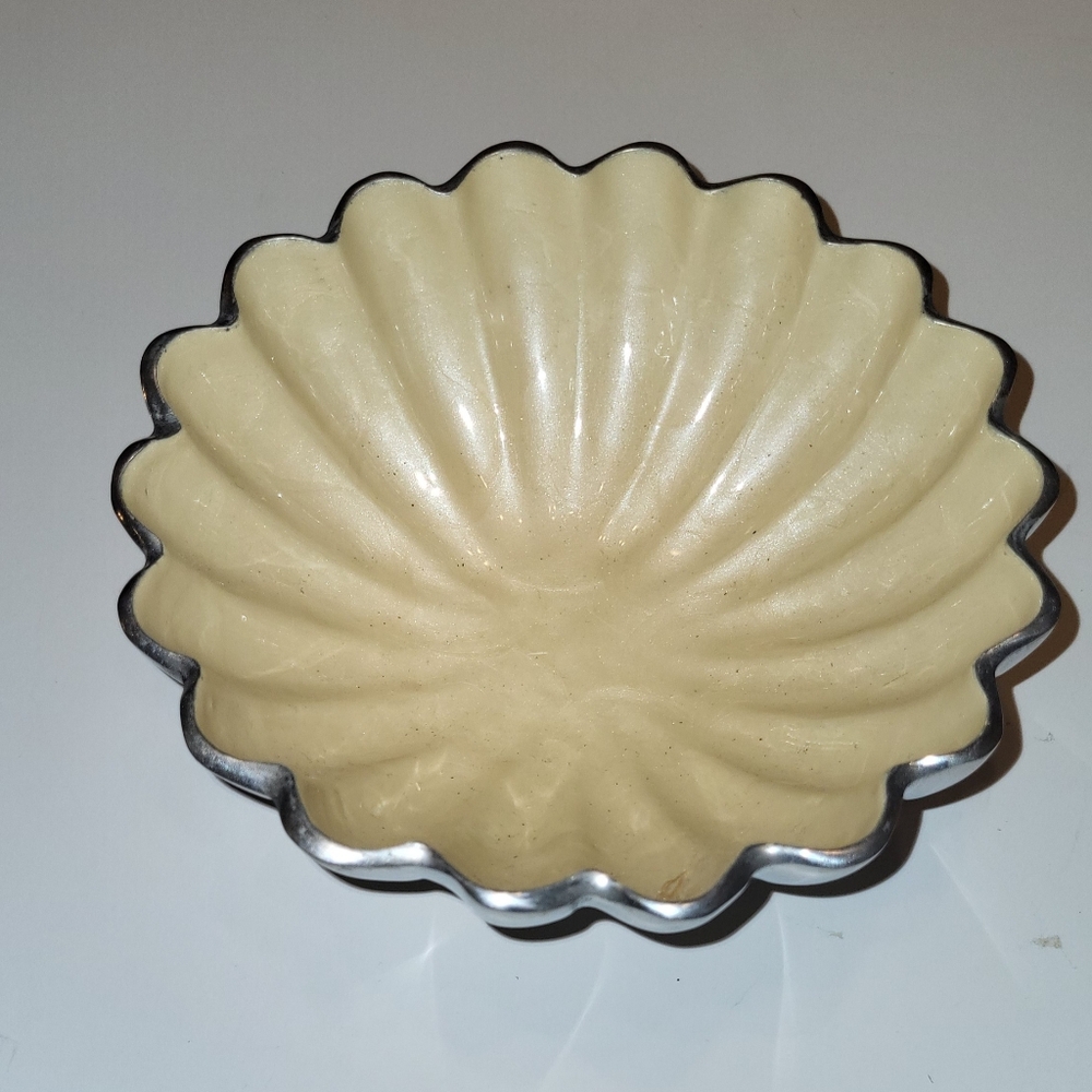 JULIA KNIGHT BY THE SEA 6in SCALLOPED ALLOY BOWL CREME PEARL ENAMEL